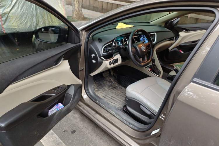 Used Buick GT 2015 15N Automatic Elite Version Driver Seat