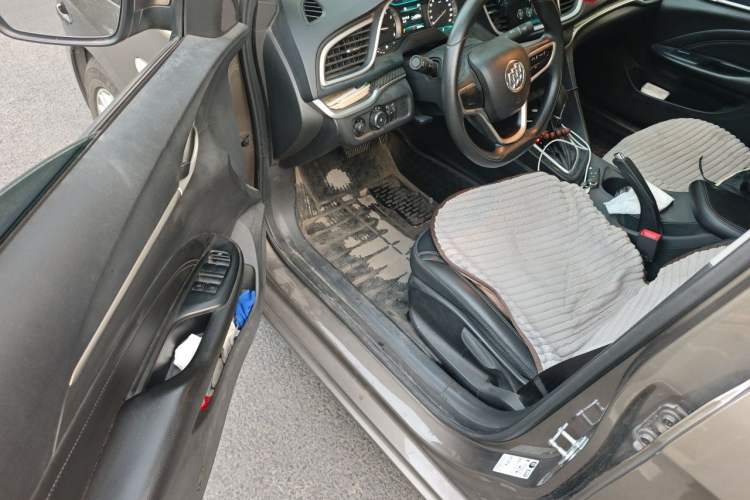 Used Buick GT 2015 15N Automatic Deluxe Edition Driver Seat