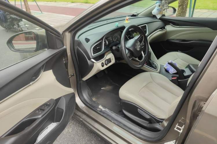 Used Buick GT 2015 15N Automatic Deluxe Edition Driver Seat