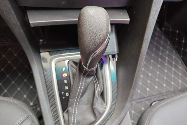Used Buick GT 2015 15N Automatic Deluxe Edition Gear Lever