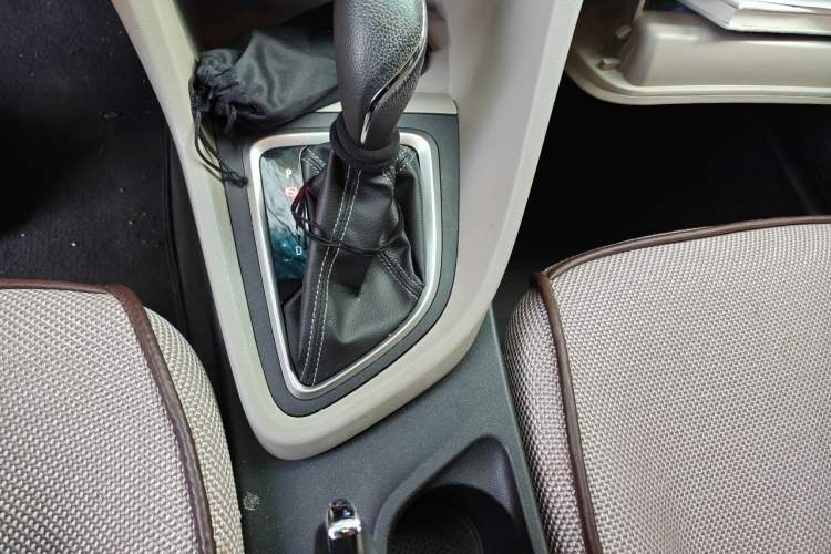 Used Buick GT 2015 15N Automatic Elite Version Gear Lever