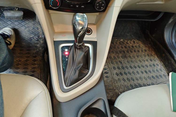 Used Buick GT 2015 15N Automatic Elite Version Gear Lever