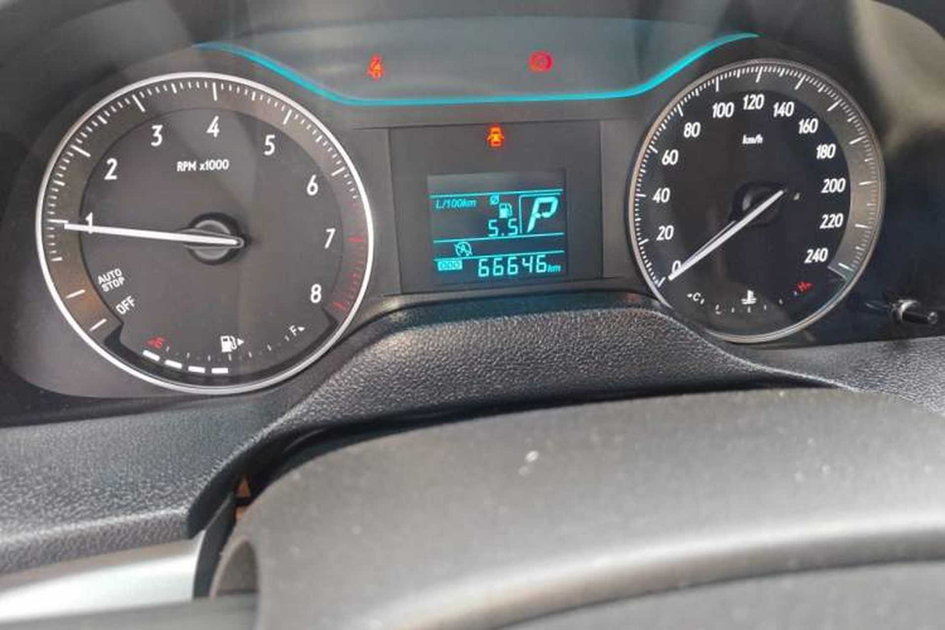 Used Buick GT 2015 15N Automatic Entry-Level Trim Odometer Close Up