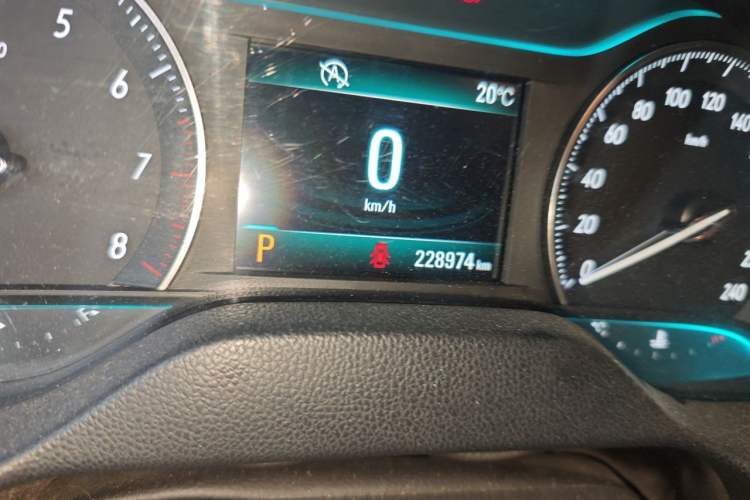 Used Buick GT 2015 15N Automatic Deluxe Edition Odometer Close Up