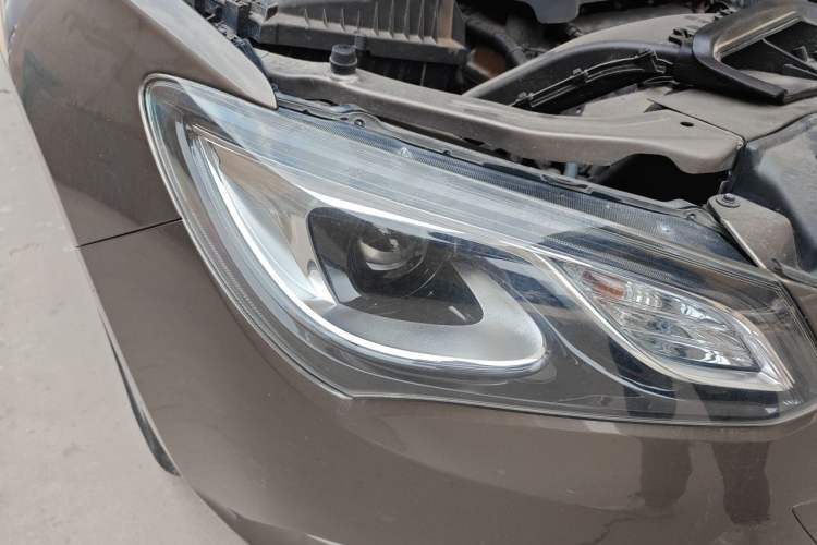 Used Buick GT 2015 15N Automatic Deluxe Edition Right Front Headlight