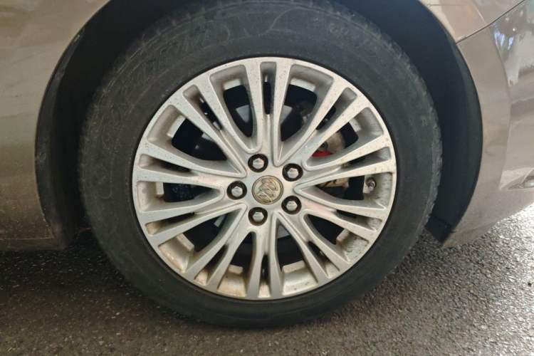 Used Buick GT 2015 15N Automatic Deluxe Edition Right Front Wheel Hub