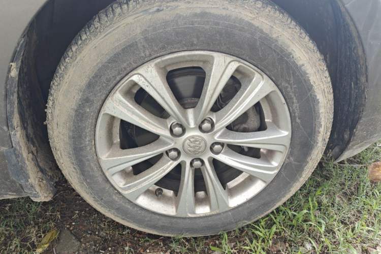 Used Buick GT 2015 15N Automatic Entry-Level Trim Right Front Wheel Hub