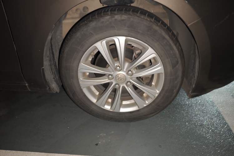 Used Buick GT 2015 15N Automatic Entry-Level Trim Right Front Wheel Hub