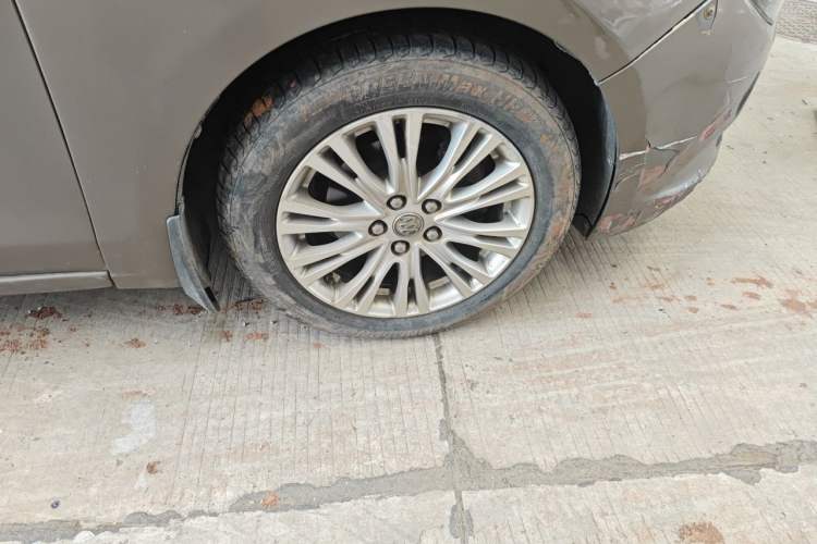 Used Buick GT 2015 15N Automatic Elite Version Right Front Wheel Hub