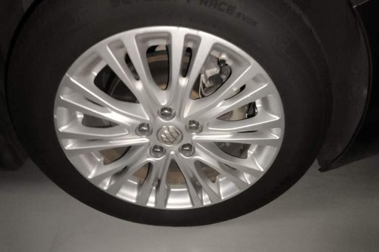 Used Buick GT 2015 15N Automatic Elite Version Right Front Wheel Hub