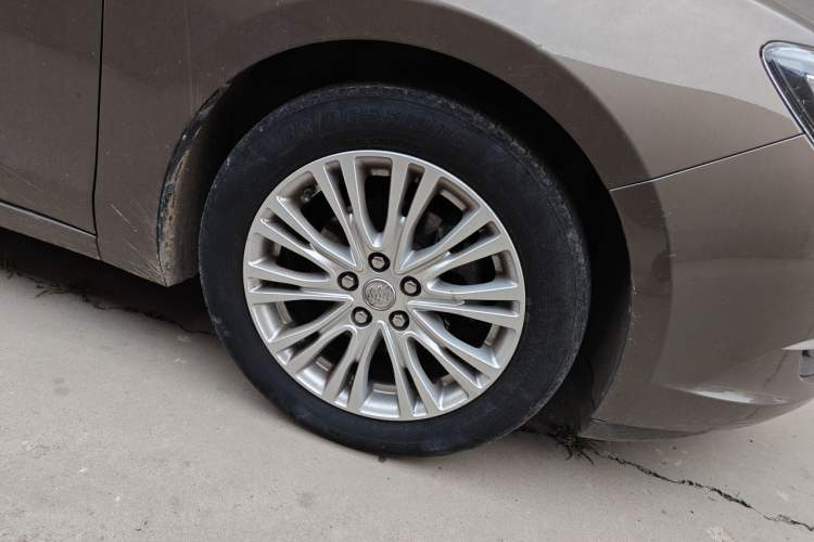 Used Buick GT 2015 15N Automatic Deluxe Edition Right Front Wheel Hub