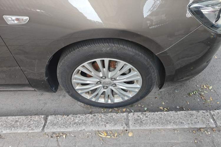Used Buick GT 2015 15N Automatic Elite Version Right Front Wheel Hub