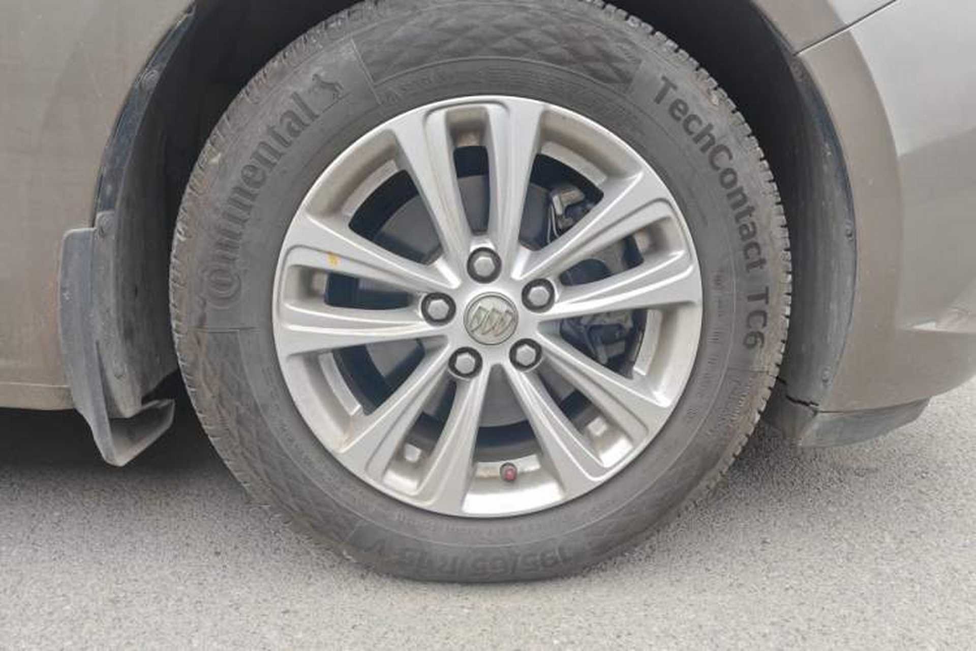Used Buick GT 2015 15N Automatic Entry-Level Trim Right Front Wheel Hub