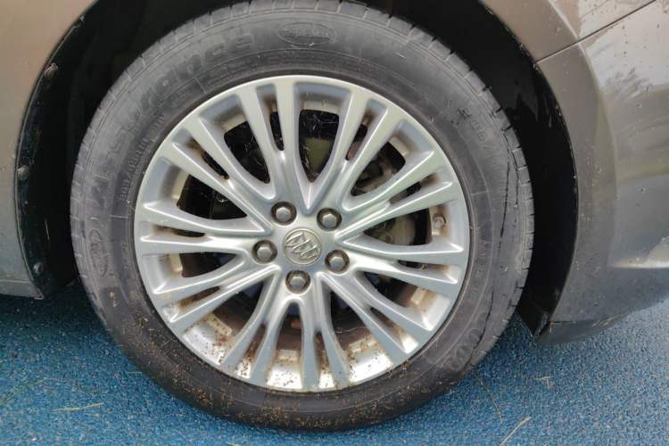 Used Buick GT 2015 15N Automatic Elite Version Right Front Wheel Hub