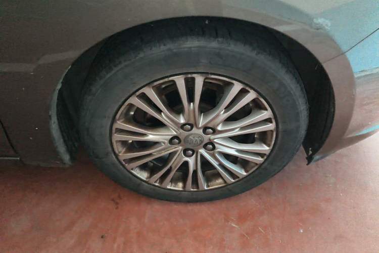 Used Buick GT 2015 15N Manual Elite Edition Right Front Wheel Hub