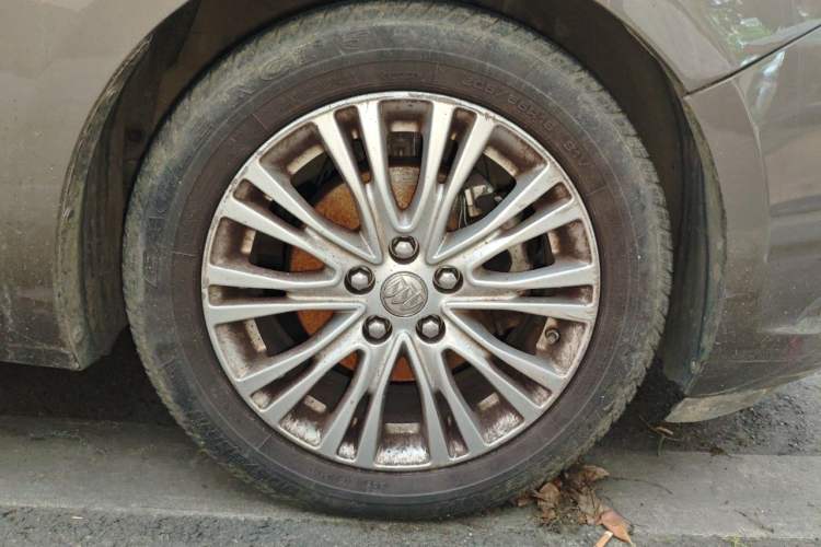 Used Buick GT 2015 15N Automatic Elite Version Right Front Wheel Hub