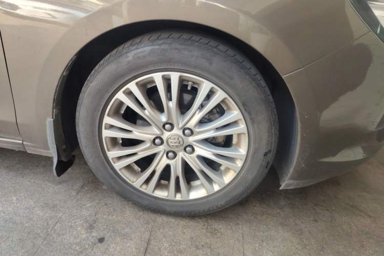 Used Buick GT 2015 15N Automatic Elite Version Right Front Wheel Hub