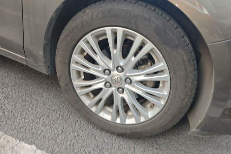 Used Buick GT 2015 15N Automatic Deluxe Edition Right Front Wheel Hub