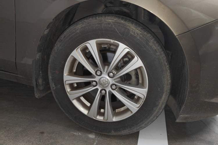 Used Buick GT 2015 15N Automatic Entry-Level Trim Right Front Wheel Hub