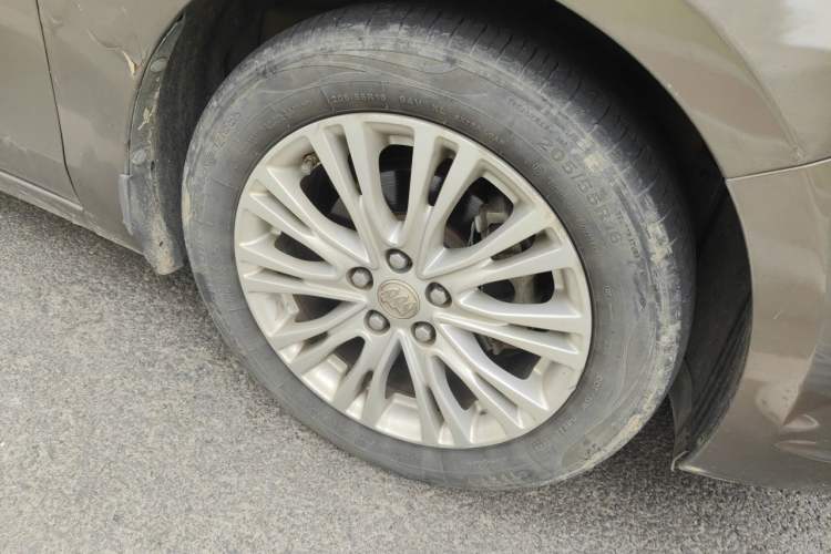 Used Buick GT 2015 15N Automatic Deluxe Edition Right Front Wheel Hub