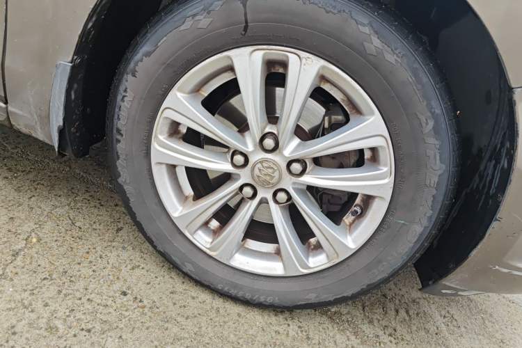 Used Buick GT 2015 15N Automatic Entry-Level Trim Right Front Wheel Hub
