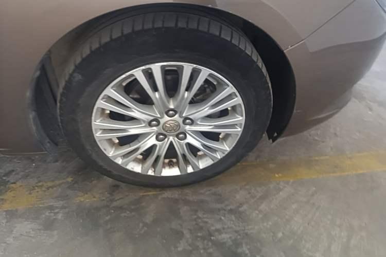 Used Buick GT 2015 15N Automatic Deluxe Edition Right Front Wheel Hub