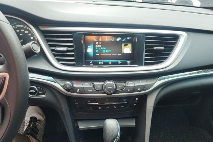 Used Buick GT 2015 15N Automatic Deluxe Edition Audio And AC Panel