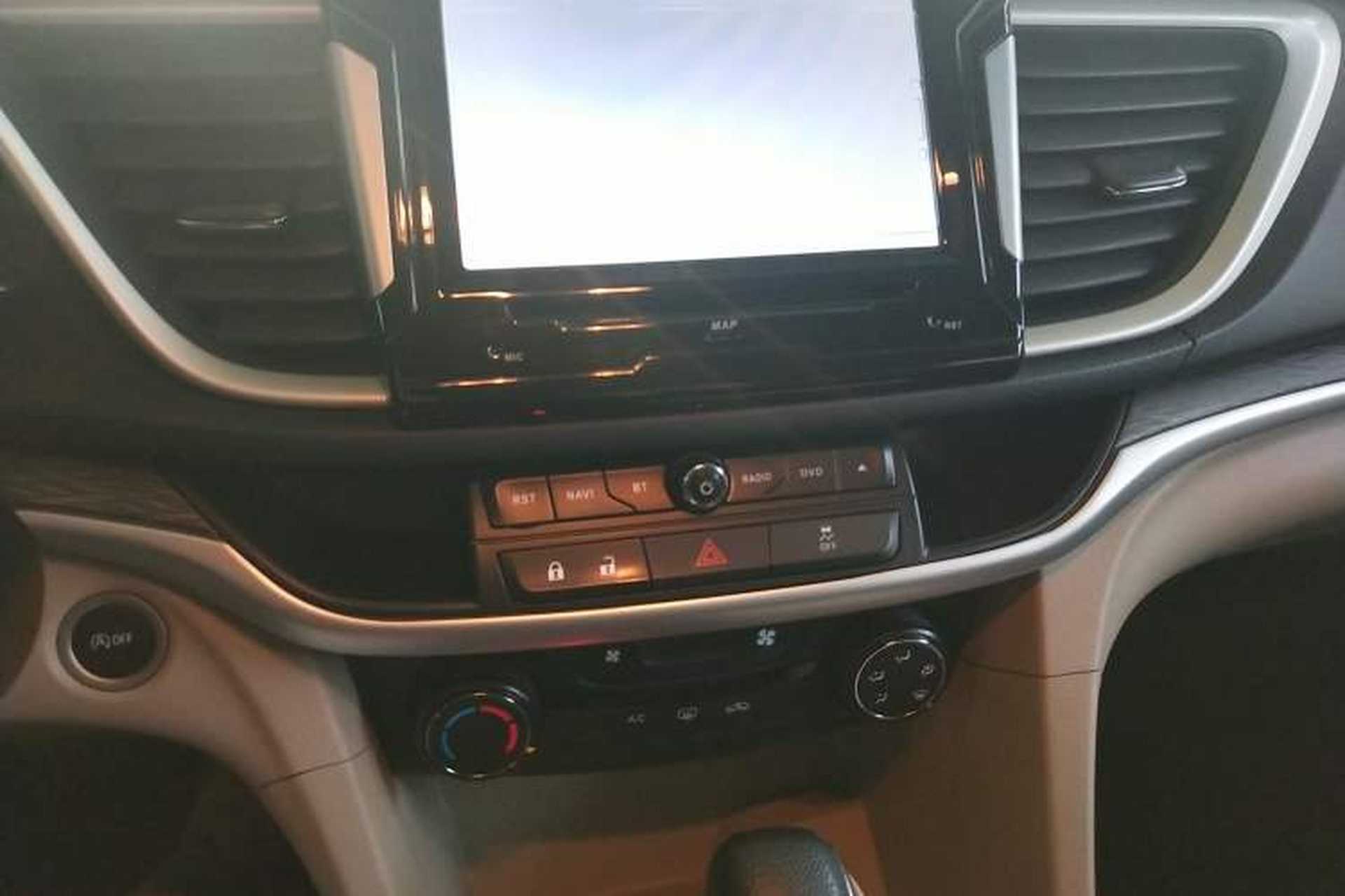 Used Buick GT 2015 15N Automatic Elite Version Audio And AC Panel
