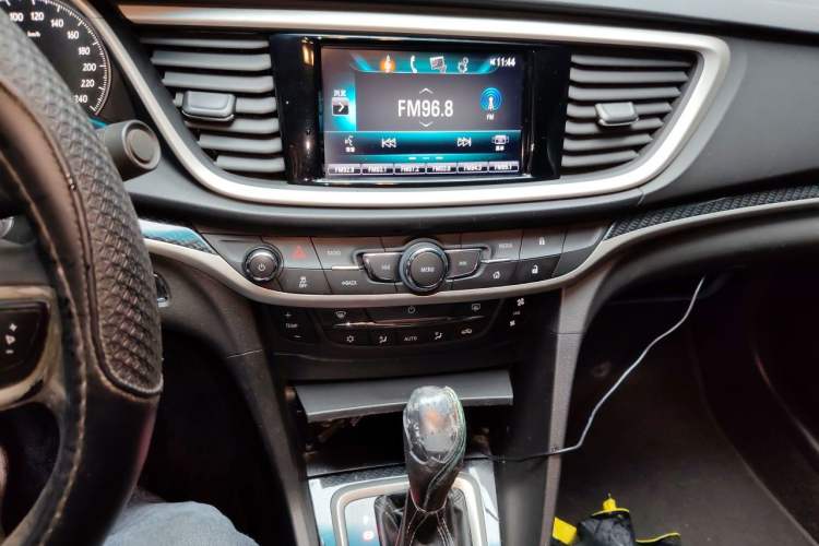 Used Buick GT 2015 15N Automatic Deluxe Edition Audio And AC Panel