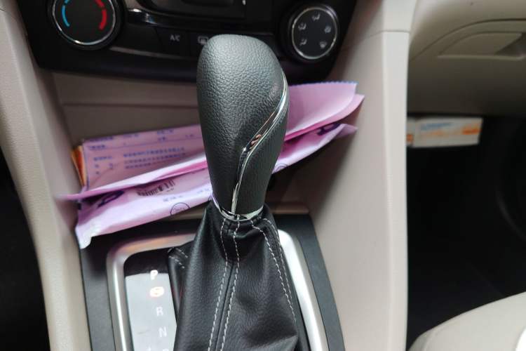 Used Buick GT 2015 15N Automatic Elite Version Gear Lever