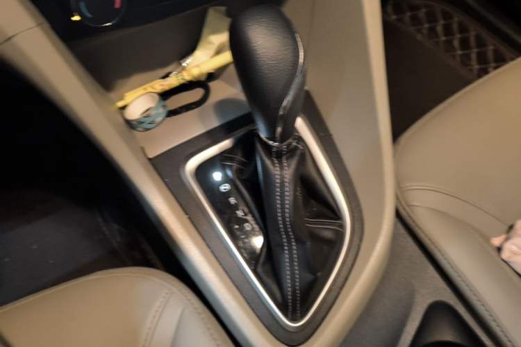 Used Buick GT 2015 15N Automatic Elite Version Gear Lever