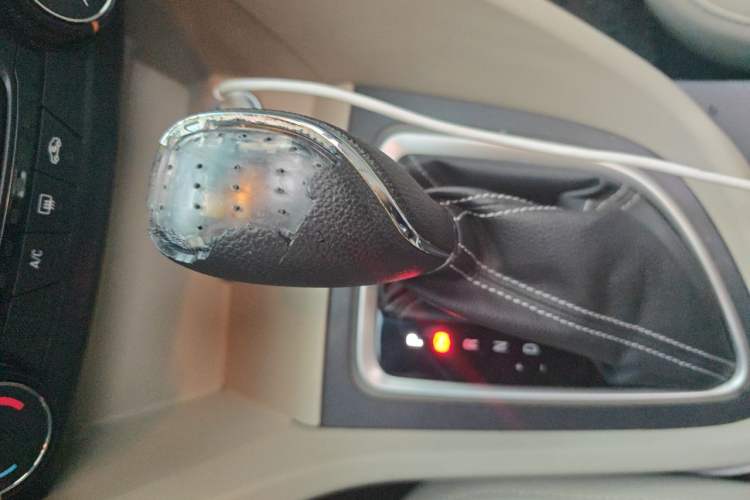 Used Buick GT 2015 15N Automatic Elite Version Gear Lever