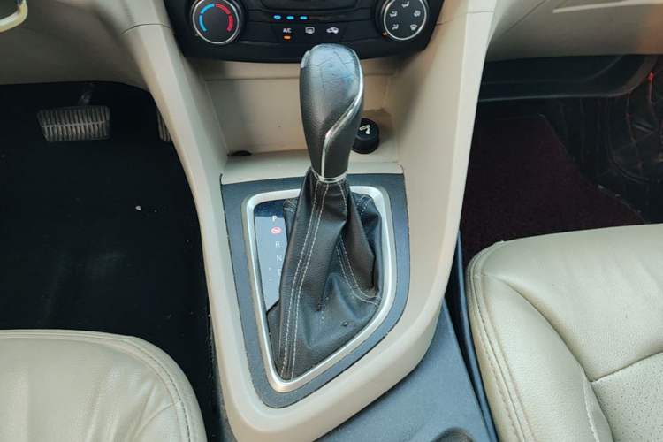 Used Buick GT 2015 15N Automatic Elite Version Gear Lever