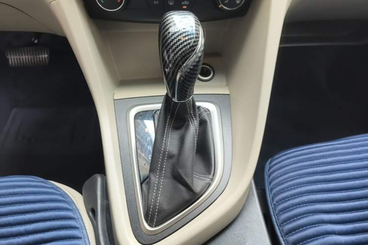 Used Buick GT 2015 15N Automatic Elite Version Gear Lever