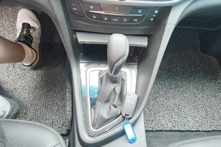 Used Buick GT 2015 15N Automatic Deluxe Edition Gear Lever