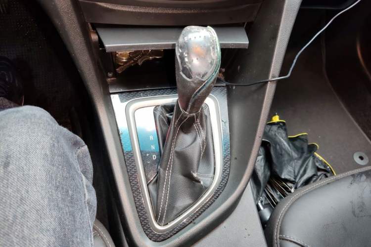 Used Buick GT 2015 15N Automatic Deluxe Edition Gear Lever