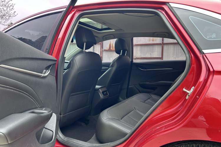 Used Buick GT 2015 15N Automatic Deluxe Edition Interior 4