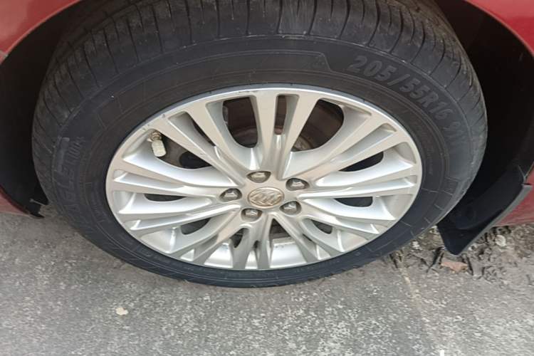 Used Buick GT 2015 15N Manual Elite Edition Left Front Wheel Hub