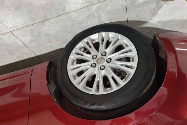Used Buick GT 2015 15N Automatic Deluxe Edition Left Front Wheel Hub