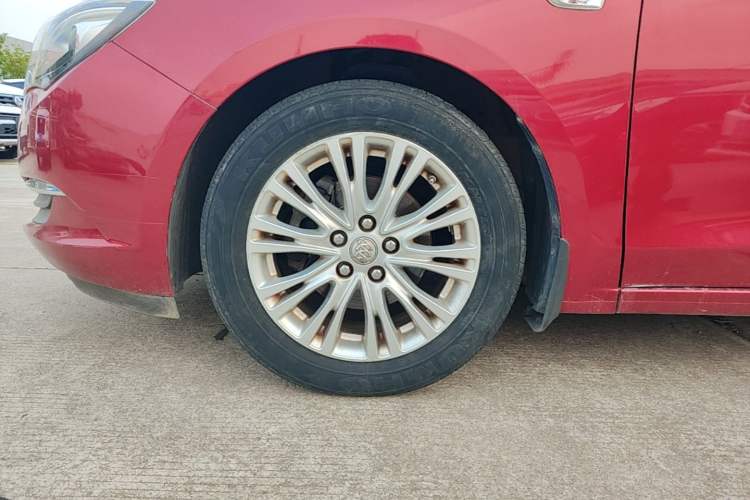 Used Buick GT 2015 15N Automatic Elite Version Left Front Wheel Hub