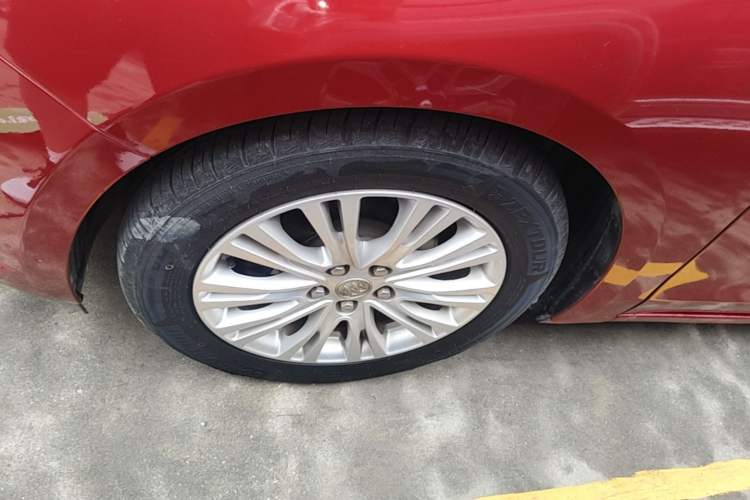 Used Buick GT 2015 15N Automatic Deluxe Edition Left Front Wheel Hub
