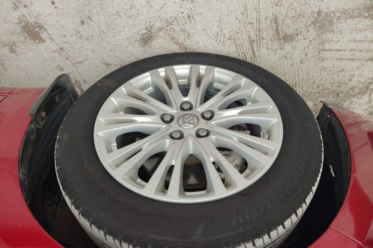 Used Buick GT 2015 15N Automatic Elite Version Left Front Wheel Hub
