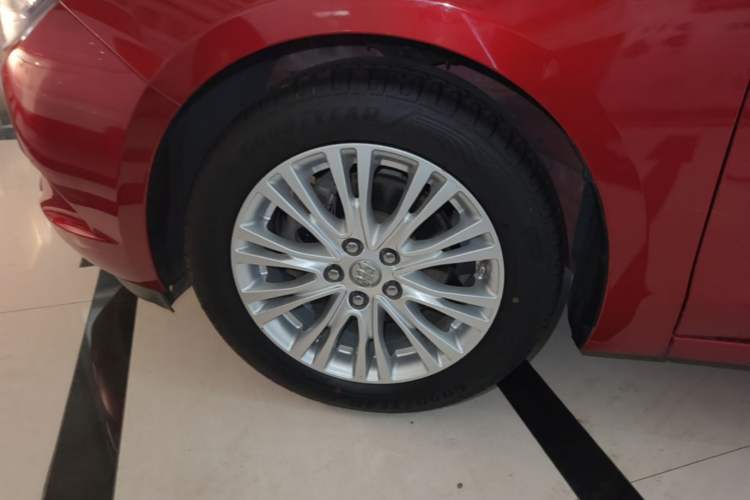 Used Buick GT 2015 15N Manual Elite Edition Left Front Wheel Hub