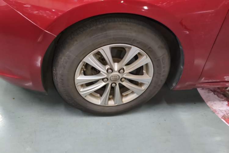 Used Buick GT 2015 15N Automatic Entry-Level Trim Left Front Wheel Hub