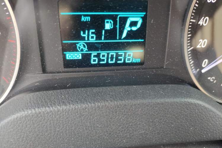 Used Buick GT 2015 15N Automatic Entry-Level Trim Odometer Close Up