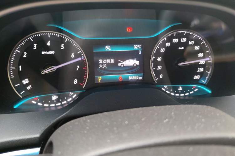 Used Buick GT 2015 15N Automatic Deluxe Edition Odometer Close Up
