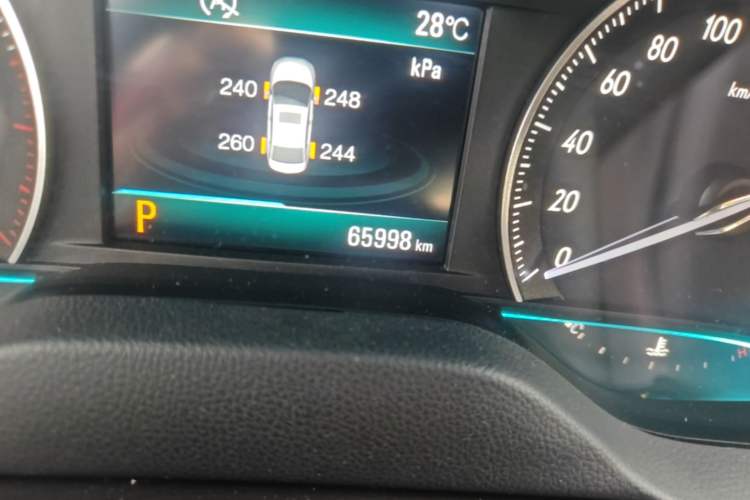 Used Buick GT 2015 15N Automatic Deluxe Edition Odometer Close Up