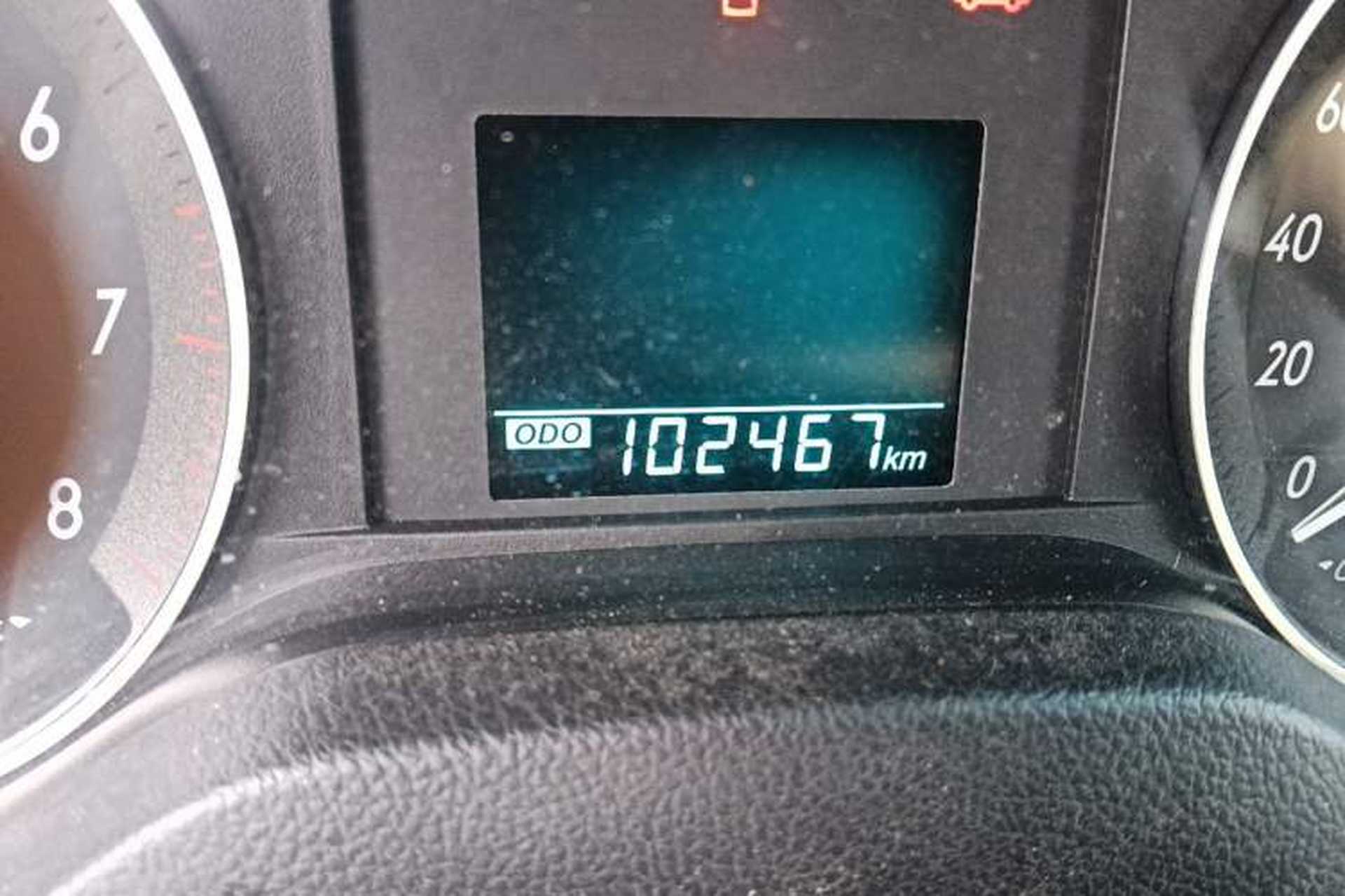 Used Buick GT 2015 15N Automatic Entry-Level Trim Odometer Close Up