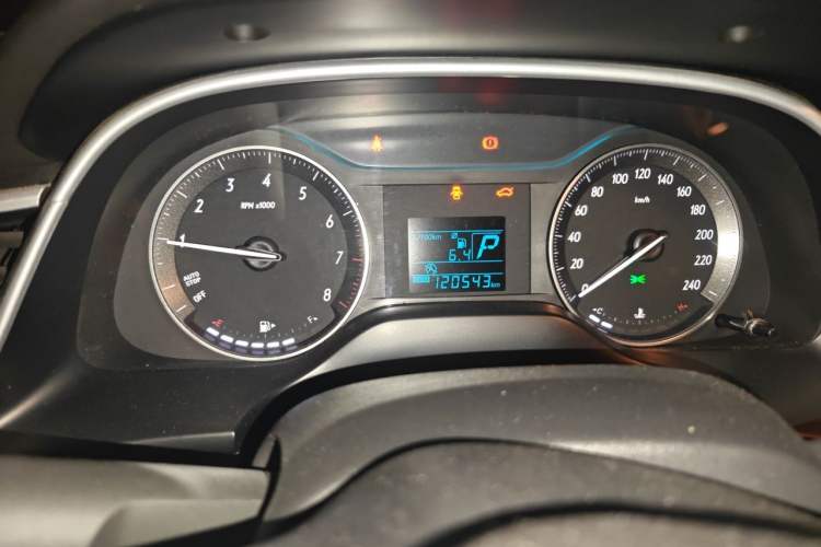 Used Buick GT 2015 15N Automatic Entry-Level Trim Odometer Close Up