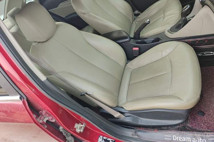 Used Buick GT 2015 15N Automatic Elite Version Right Front Seat